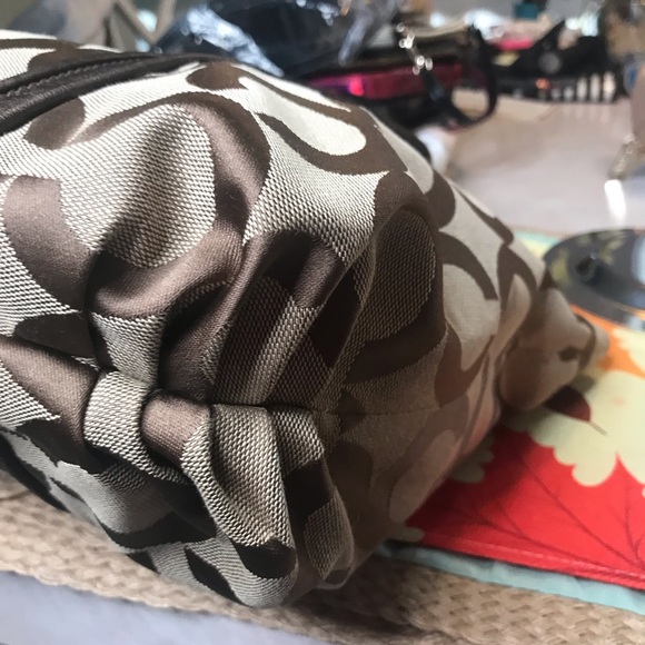 Breathtaking Coach Poppy Signature Bag, EUC! Exterior is spotless! - Picture 6 of 16